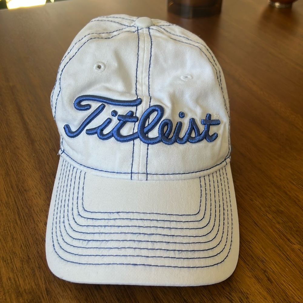 FJ Titleist Pro V1 white and blue hat